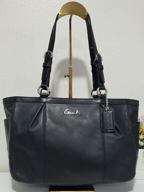 Coach Gallery East West Black Leather Tote Bag.
